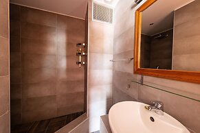 Golden View Beach Hotel