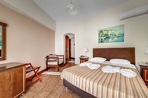 Golden View Beach Hotel