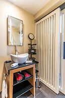 Five Seas by Inwood Hotels
