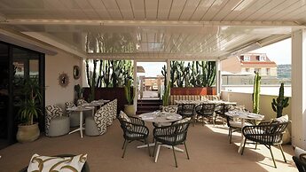 Five Seas by Inwood Hotels