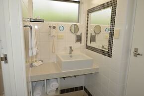 Country Comfort Amity Motel