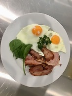 Country Comfort Amity Motel