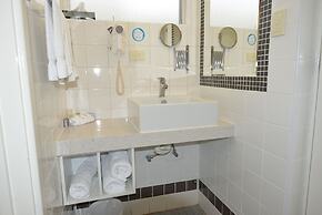 Country Comfort Amity Motel