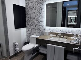 Holiday Inn Bogota Airport by IHG