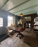 Smugglers Haunt Hotel