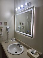 Howard Johnson by Wyndham Lindsay