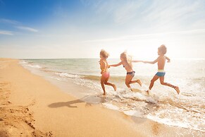 Ramada Hotel & Suites by Wyndham Netanya