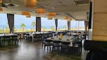 Ramada Hotel & Suites by Wyndham Netanya