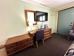 White Mountain Motel And Cottages