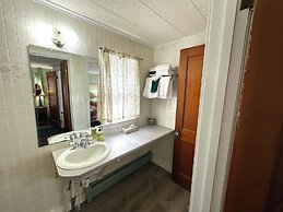 White Mountain Motel And Cottages