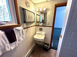 White Mountain Motel And Cottages