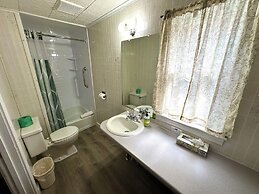 White Mountain Motel And Cottages