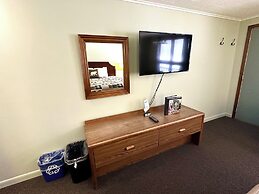 White Mountain Motel And Cottages