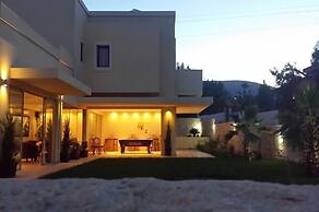 Maria Lambis Apartments