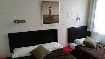 A & A Lodge Motel Emerald