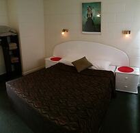 A & A Lodge Motel Emerald