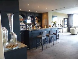 LE H - Hôtel & Restaurant