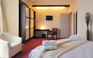LE H - Hôtel & Restaurant