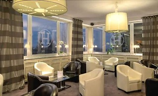 LE H - Hôtel & Restaurant