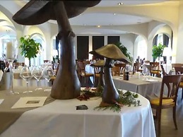 LE H - Hôtel & Restaurant