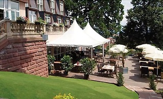 LE H - Hôtel & Restaurant