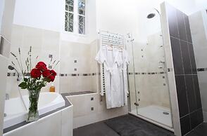 VILLA AIMEE LUXURY APARTMENTS WITH HEATED POOL