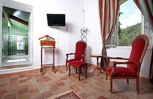VILLA AIMEE LUXURY APARTMENTS WITH HEATED POOL