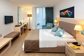 The Room Hotel & Apartments