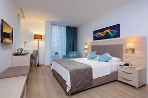 The Room Hotel & Apartments