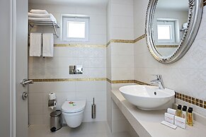 The Room Hotel & Apartments