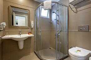 The Room Hotel & Apartments