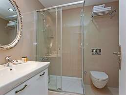 The Room Hotel & Apartments