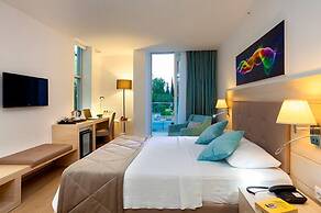 The Room Hotel & Apartments