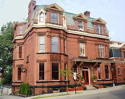Chipman Hill Suites on Sydney