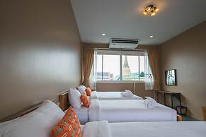 Feung Nakorn Balcony Rooms and Cafe