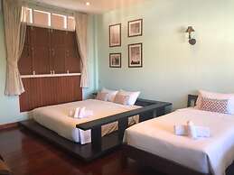 Feung Nakorn Balcony Rooms and Cafe