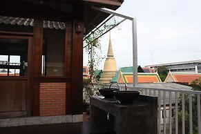 Feung Nakorn Balcony Rooms and Cafe