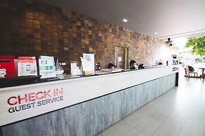 Feung Nakorn Balcony Rooms and Cafe