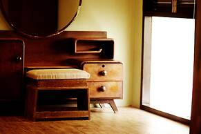 Feung Nakorn Balcony Rooms and Cafe