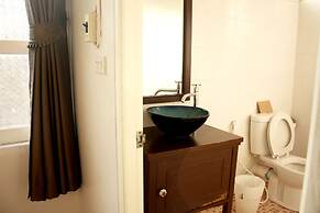 Feung Nakorn Balcony Rooms and Cafe