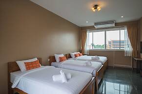 Feung Nakorn Balcony Rooms and Cafe