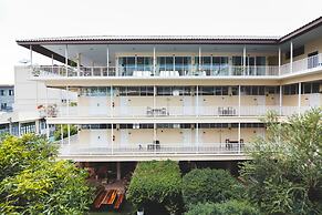 Feung Nakorn Balcony Rooms and Cafe