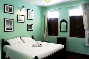 Feung Nakorn Balcony Rooms and Cafe