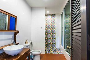 Feung Nakorn Balcony Rooms and Cafe