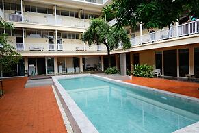 Feung Nakorn Balcony Rooms and Cafe