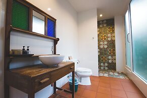Feung Nakorn Balcony Rooms and Cafe