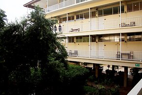 Feung Nakorn Balcony Rooms and Cafe