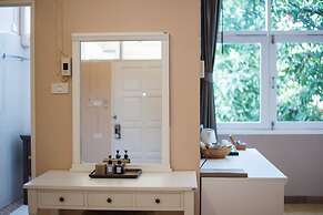 Feung Nakorn Balcony Rooms and Cafe