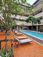 Feung Nakorn Balcony Rooms and Cafe