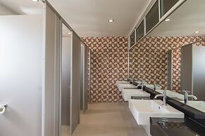 Feung Nakorn Balcony Rooms and Cafe